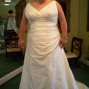 Casablance Style 1831 New Wedding Dress